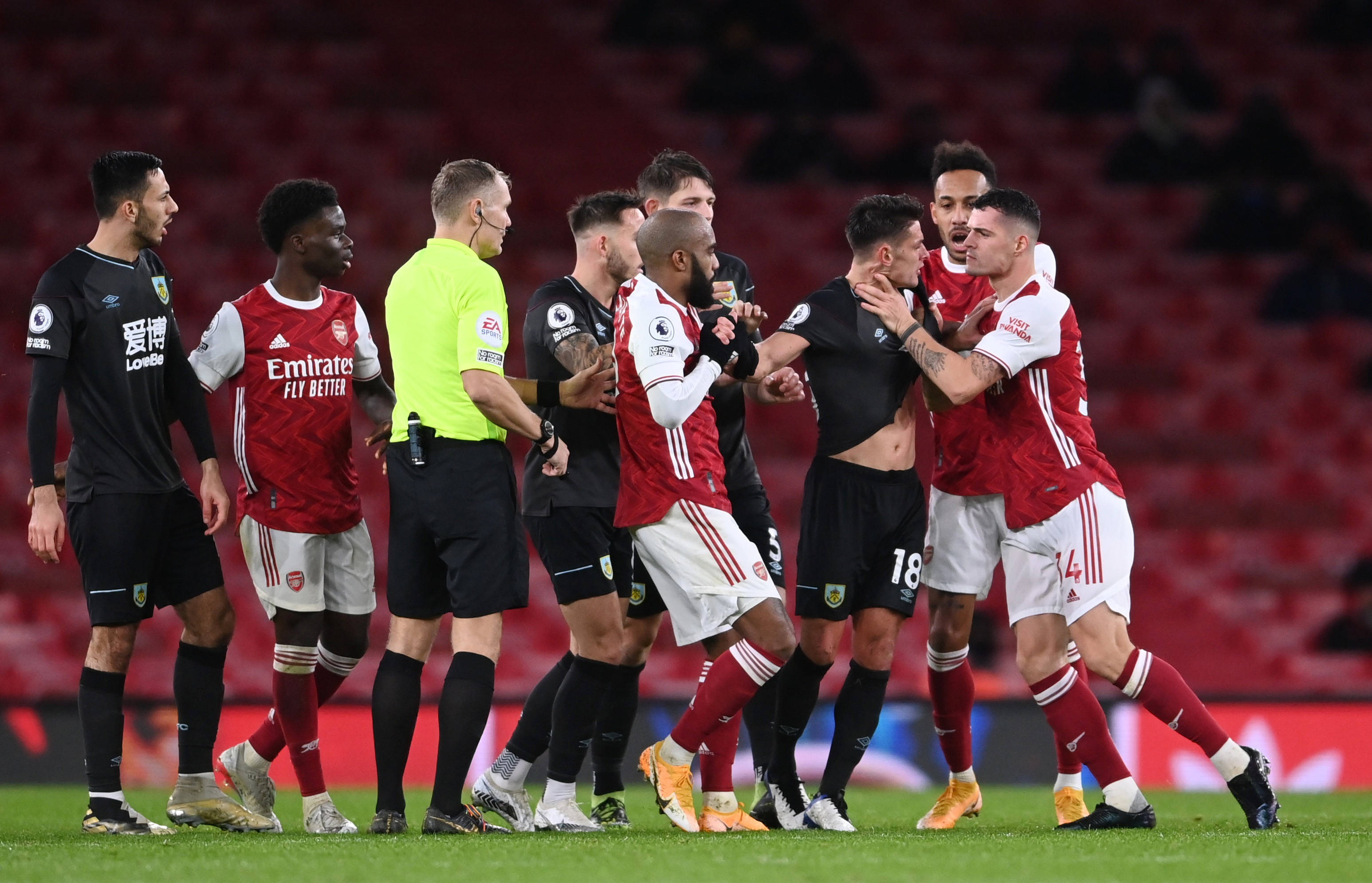 球迷们纷纷 球迷们纷纷