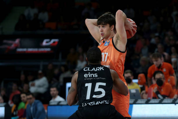 海队之间的 海队之间的